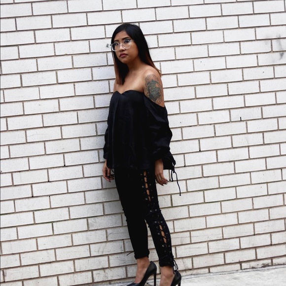 Black Sweetheart Off shoulder top - Picture 6 of 8